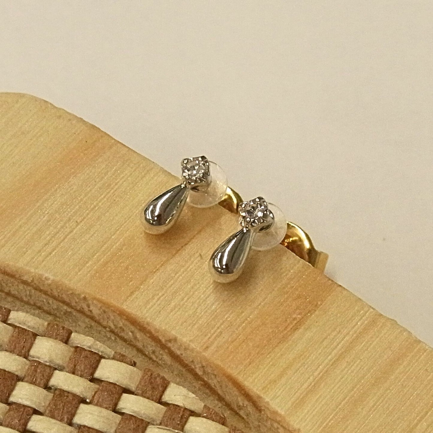 K18post プチティアドロップスタッドピアス