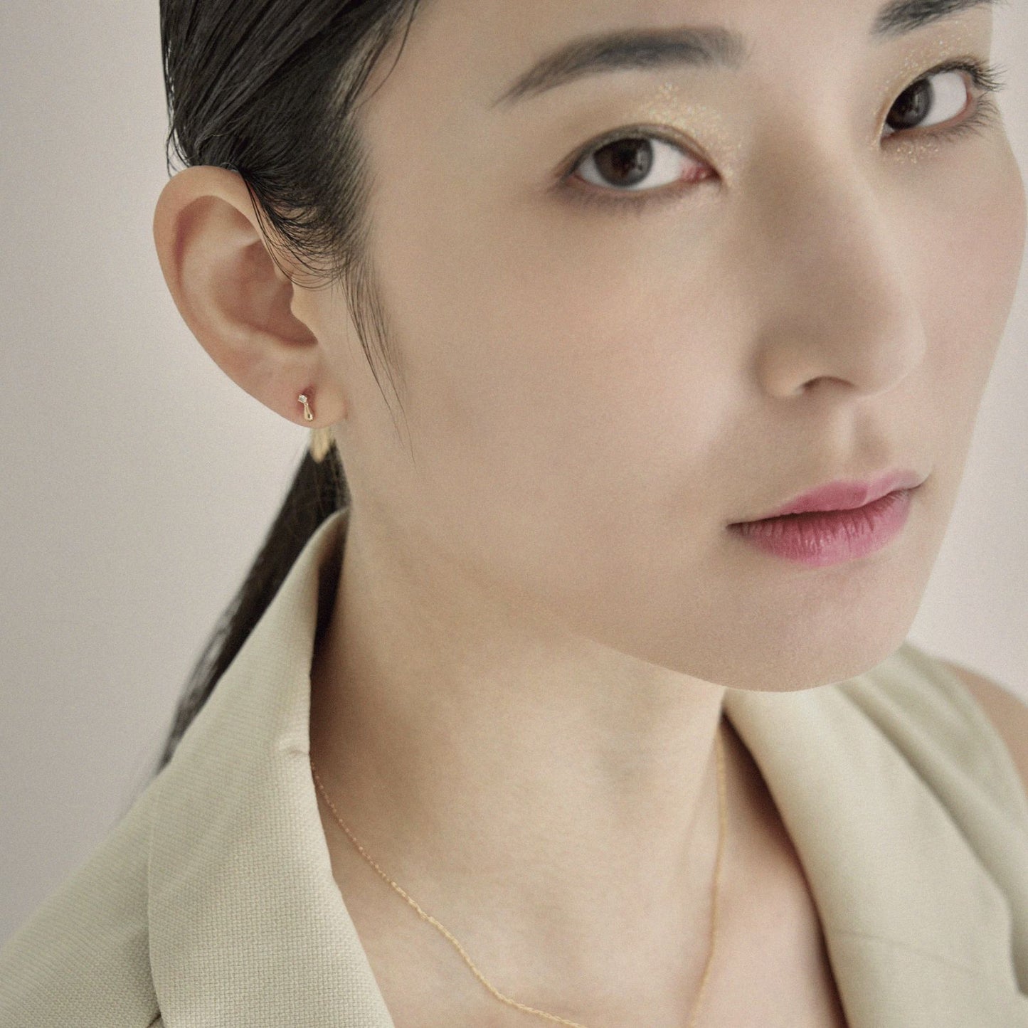 K18post プチティアドロップスタッドピアス