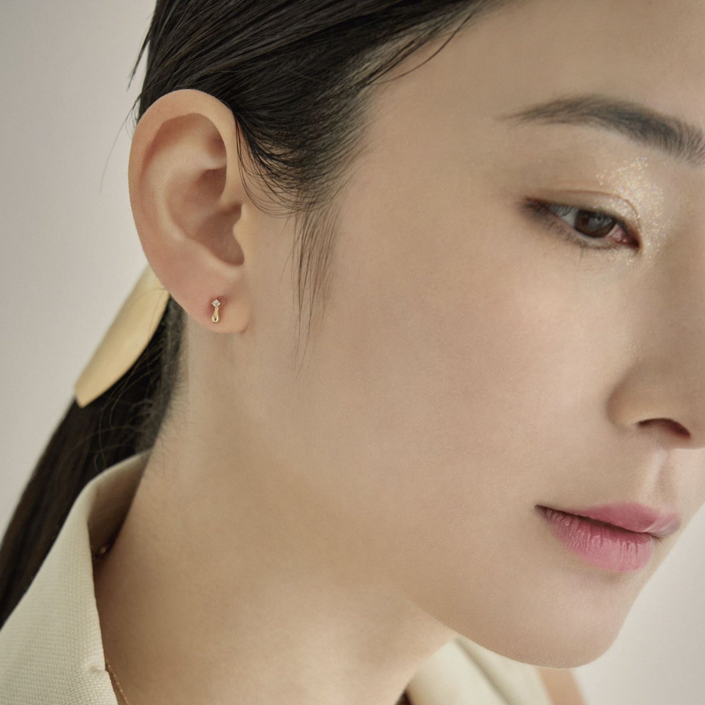 K18post プチティアドロップスタッドピアス