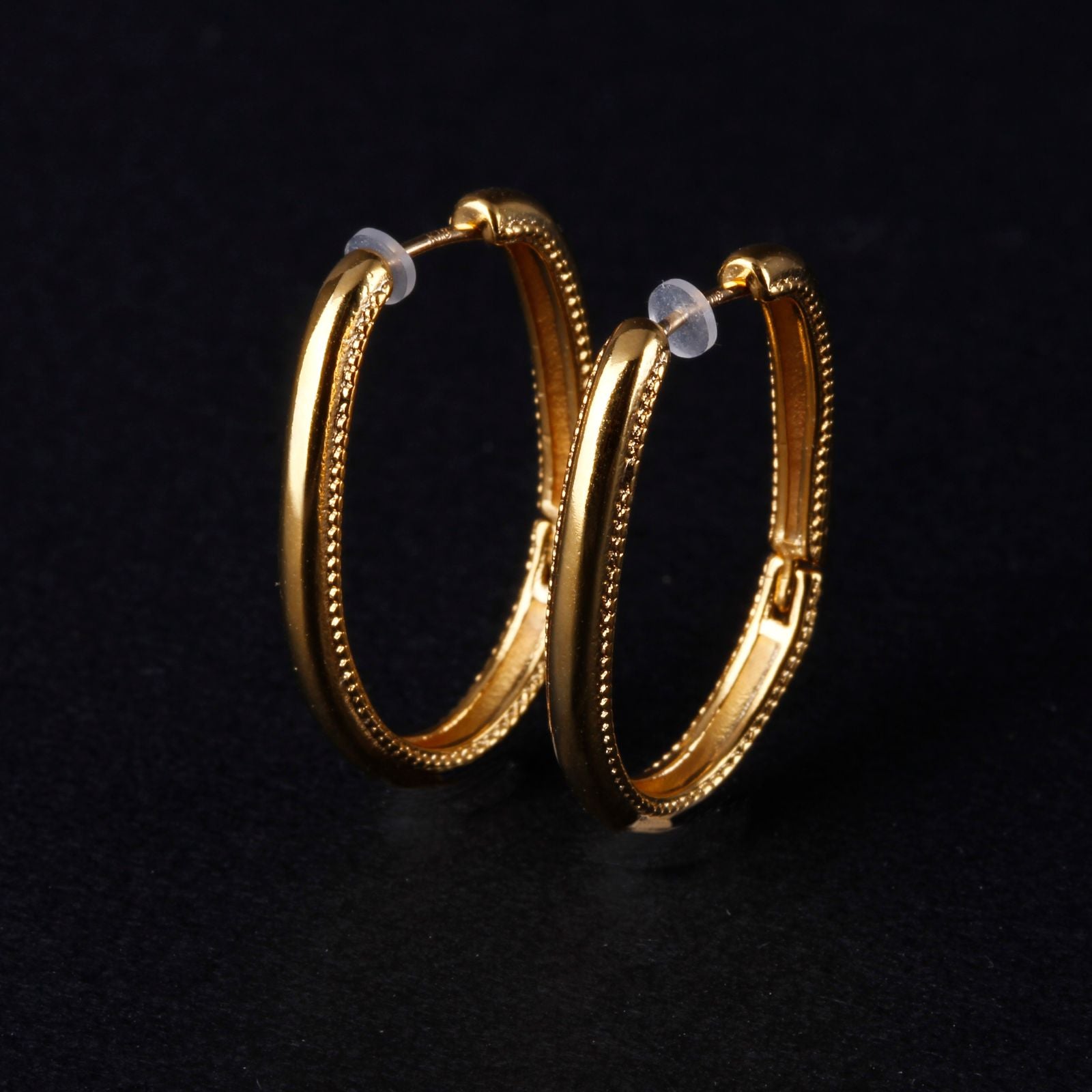 K18post ドットラインオーバルフープピアス