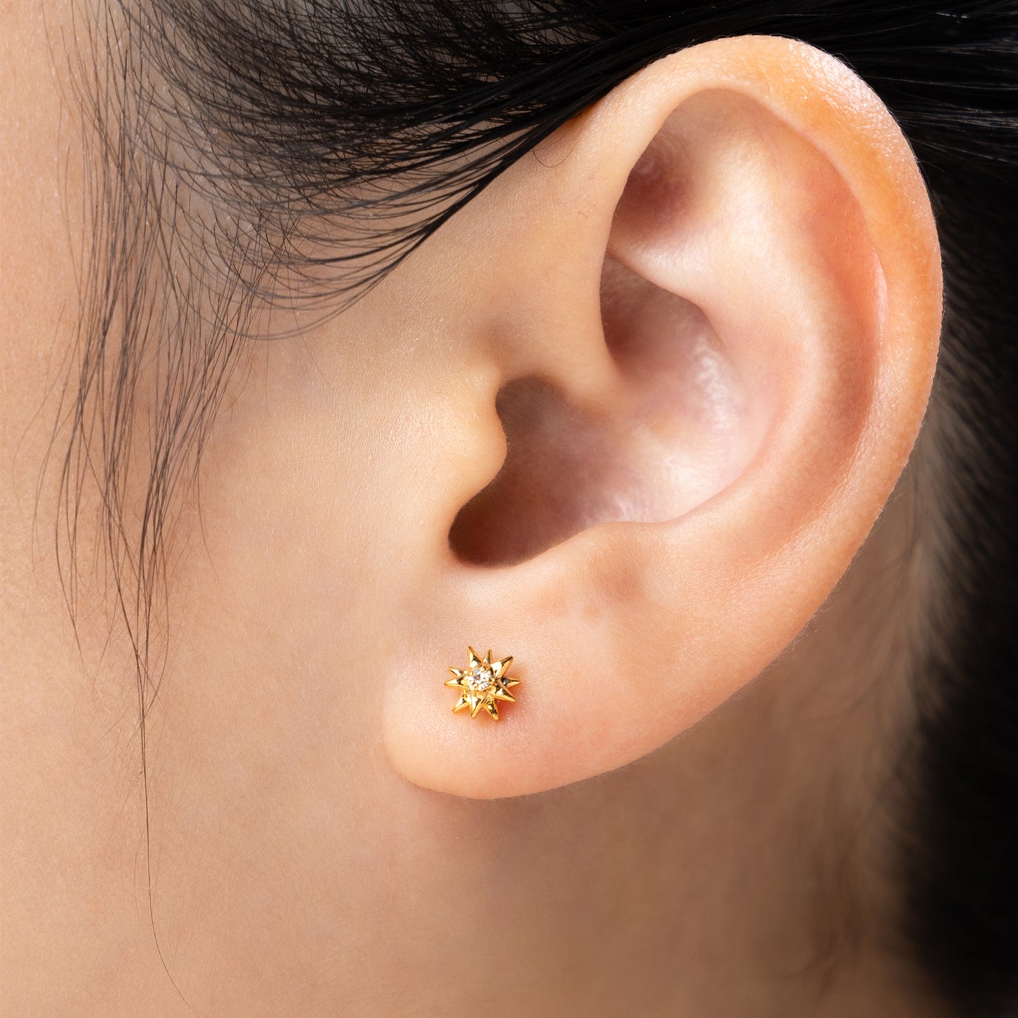 K18post スパークルピアス