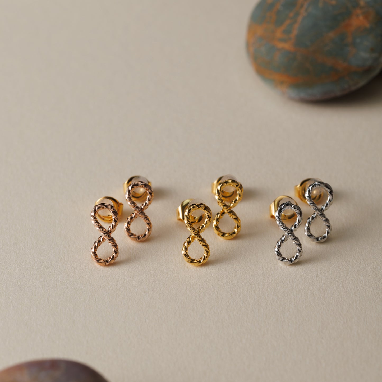 K18post インフィニティピアス