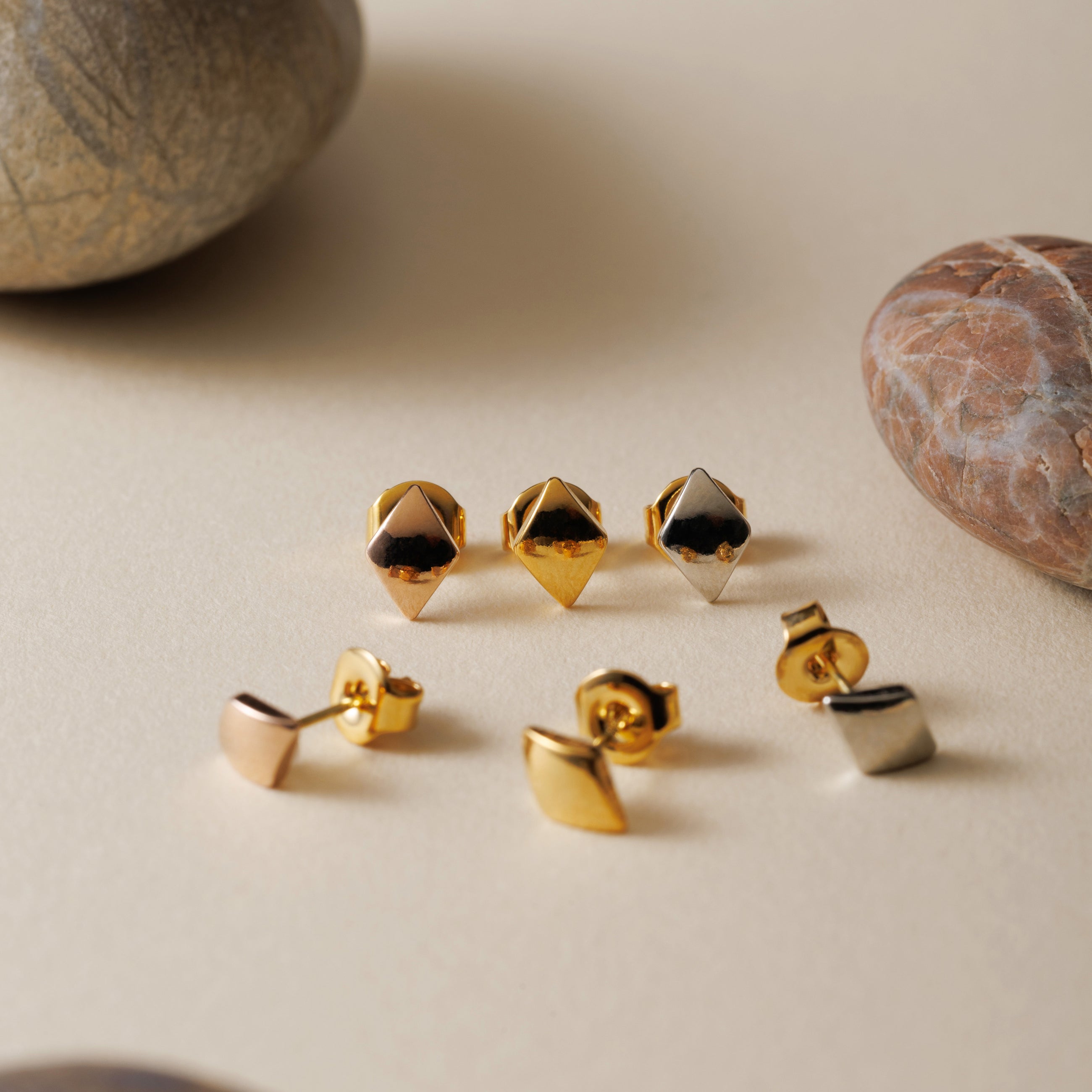 K18post ロンバスピアス