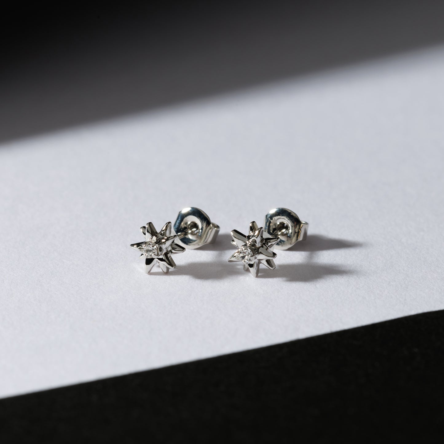 Pt900post スパークルピアス