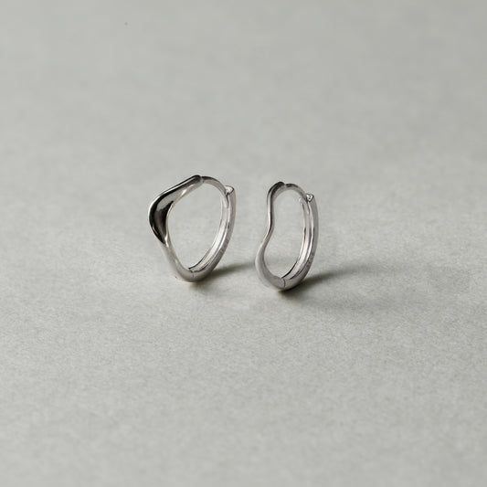 Silver925 アシンメトリーフープピアス