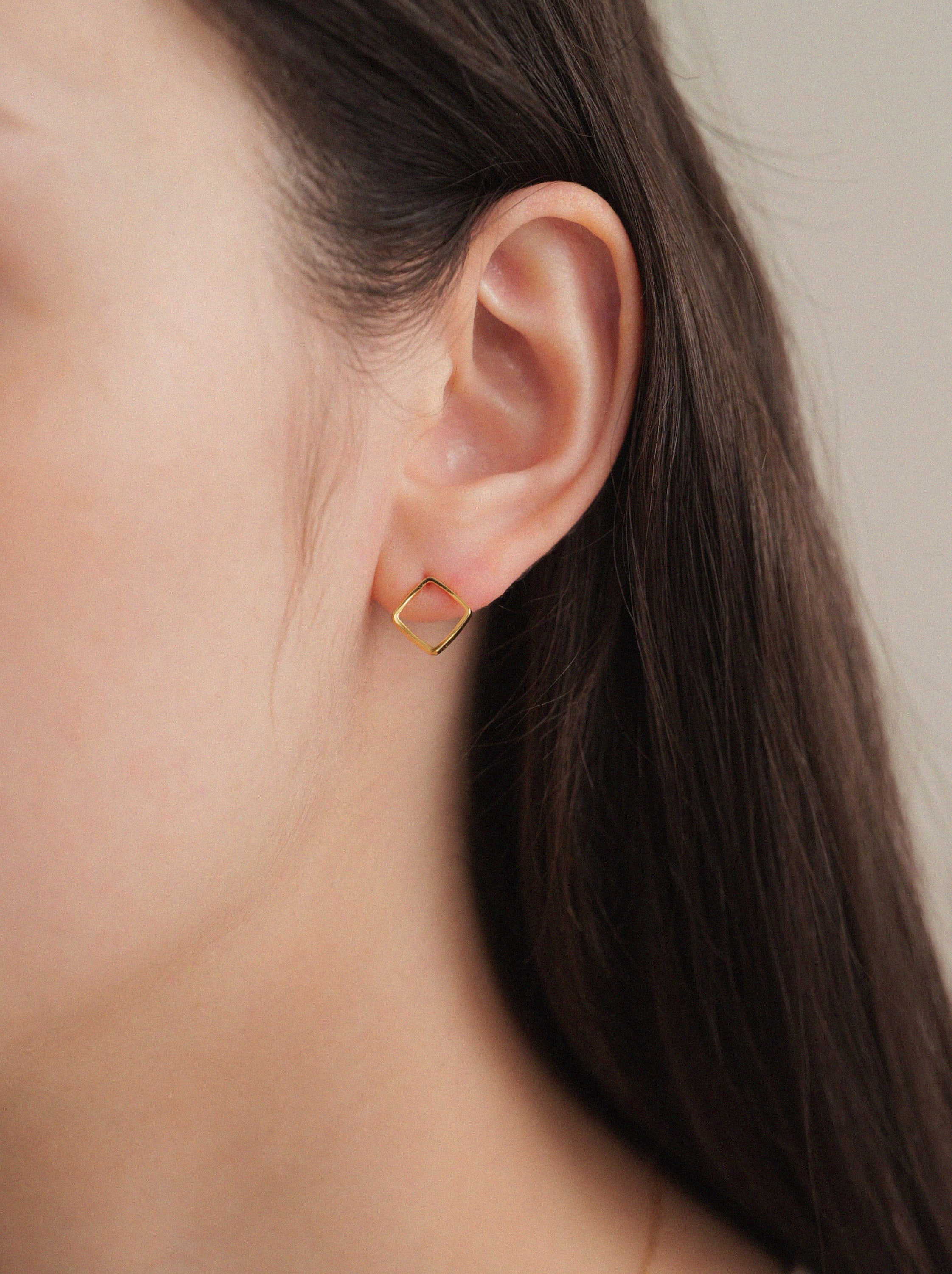 K18post スクエアフレームピアス