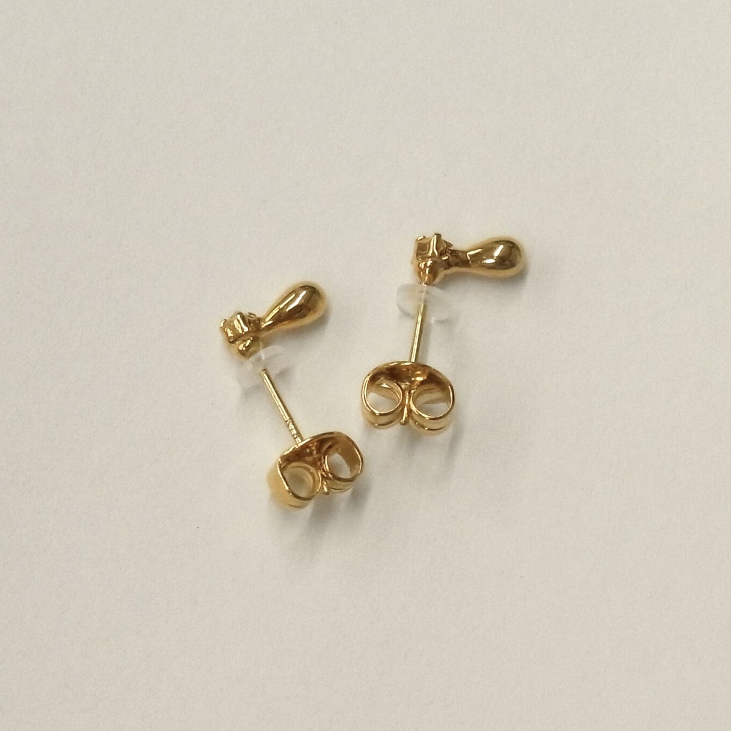 K18post プチティアドロップスタッドピアス