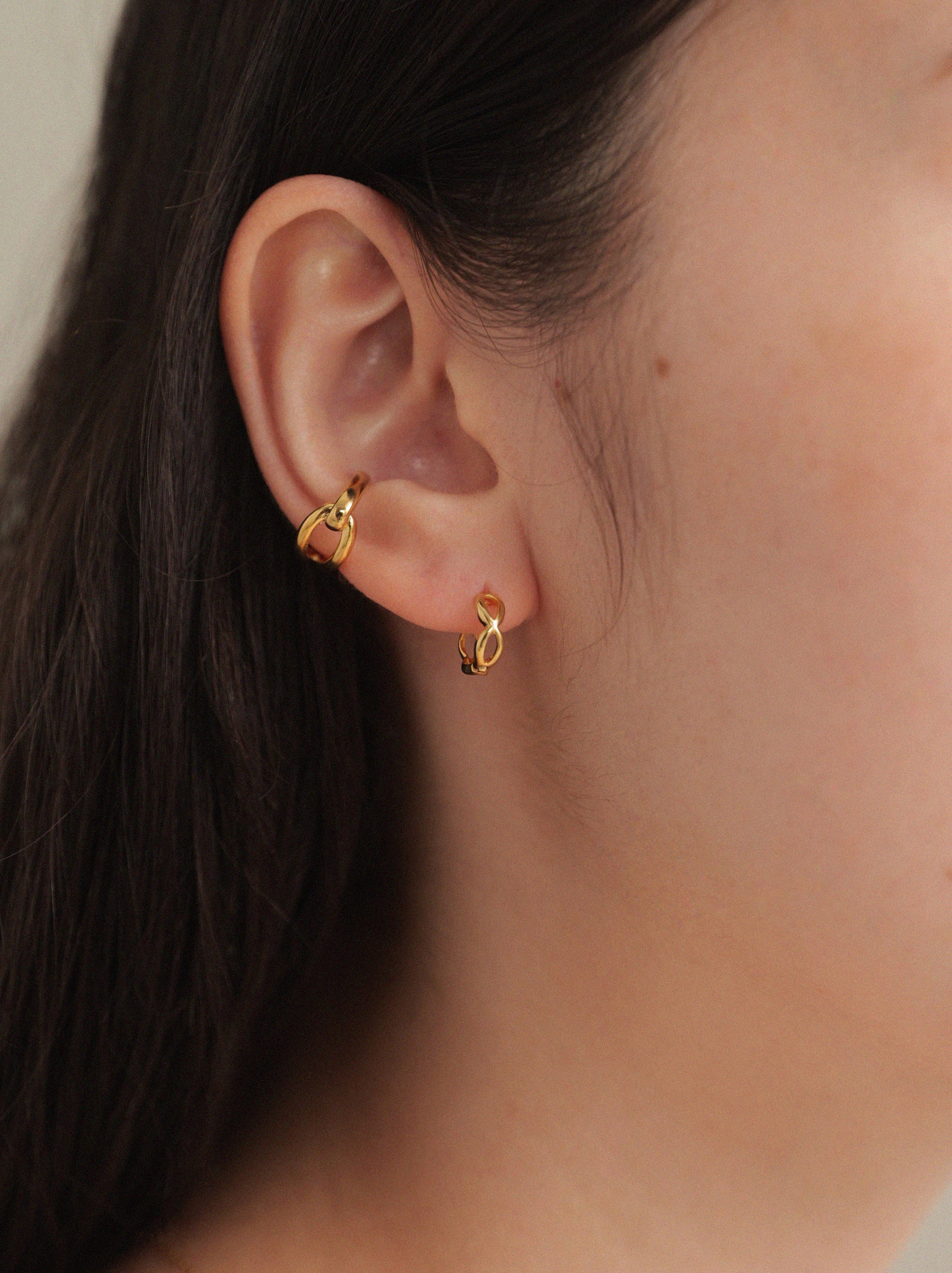 K18post インフィニティフープピアス