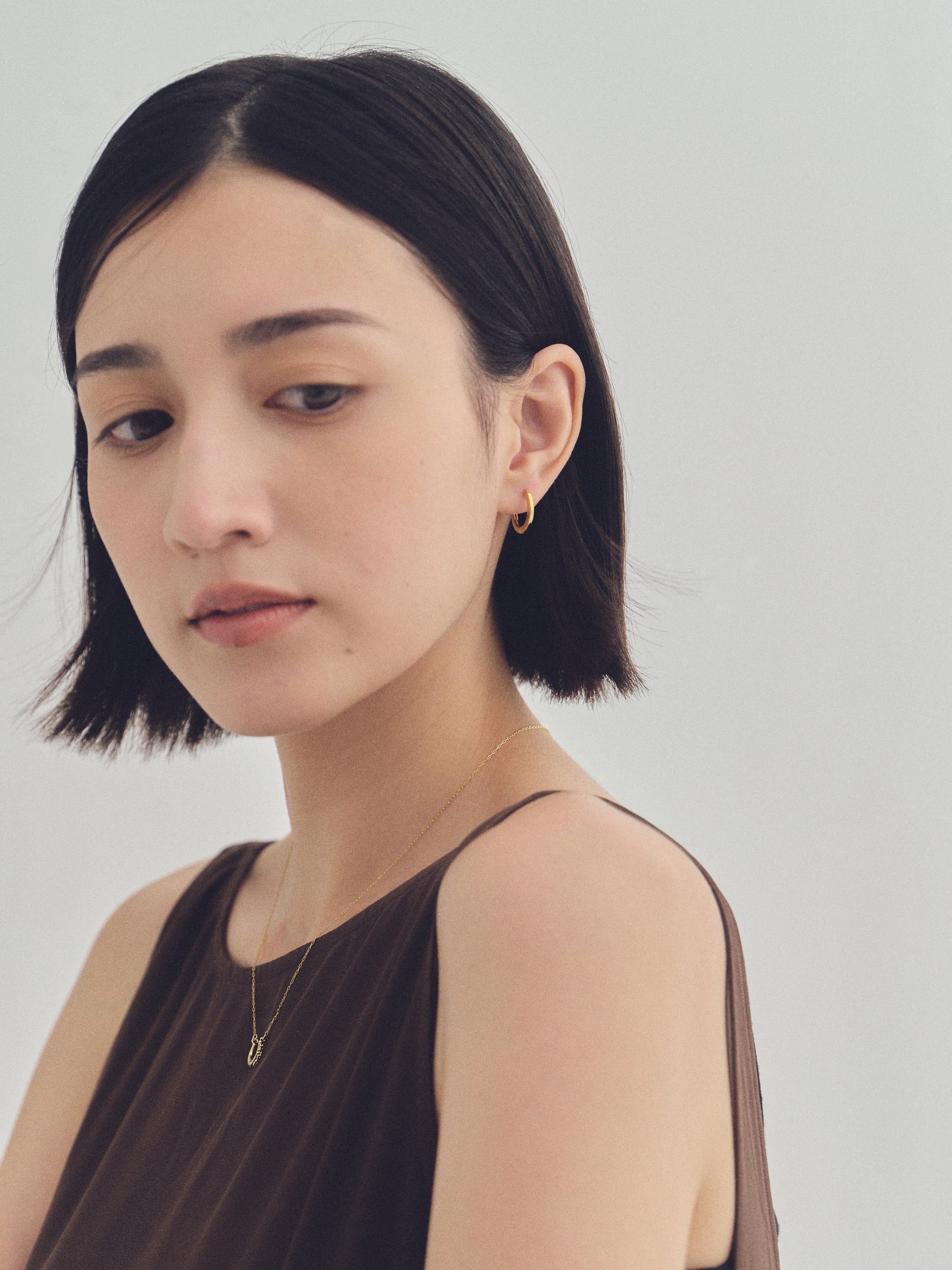 K18post フラットラウンドフープピアス