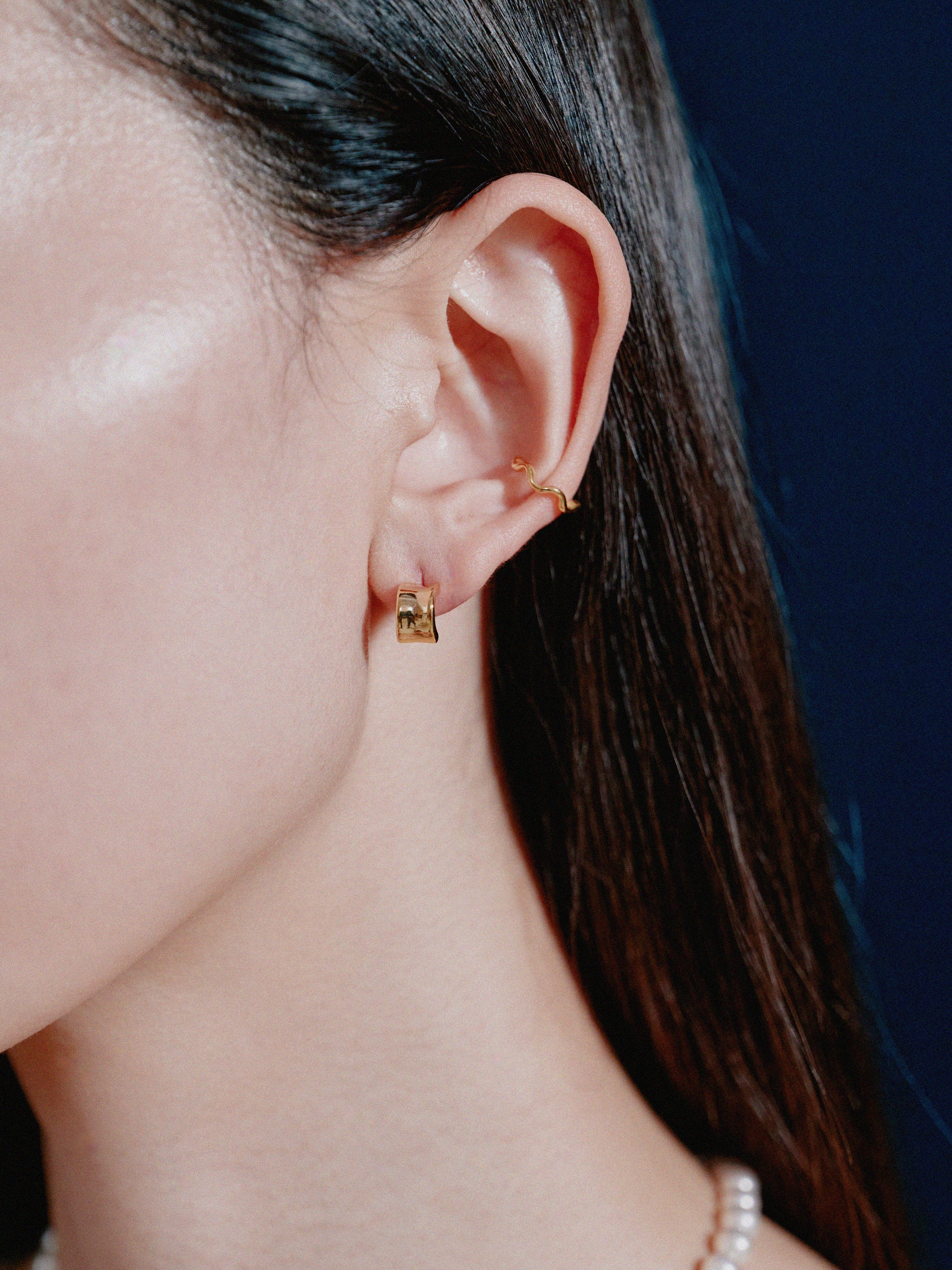 K18post ハーフラウンドピアス