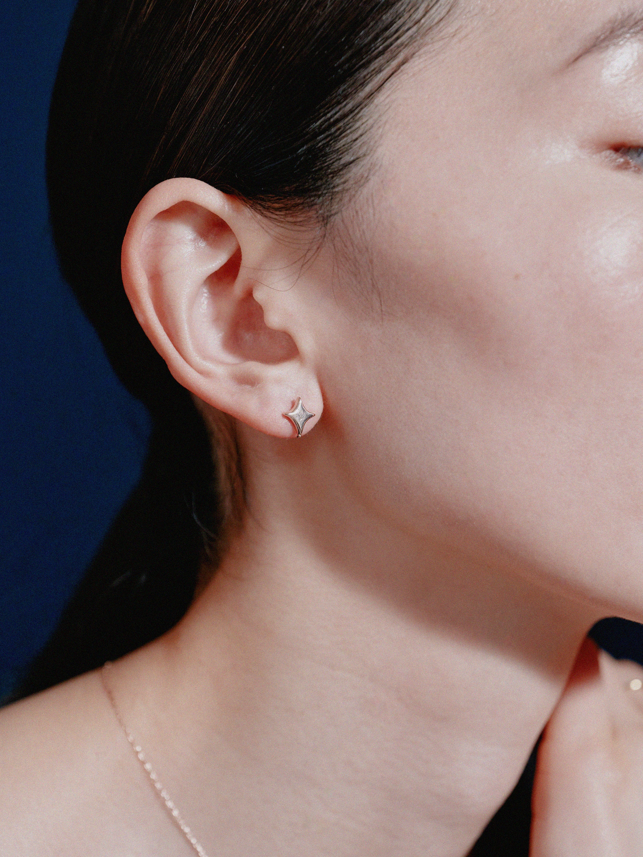 K18post トゥインクルピアス