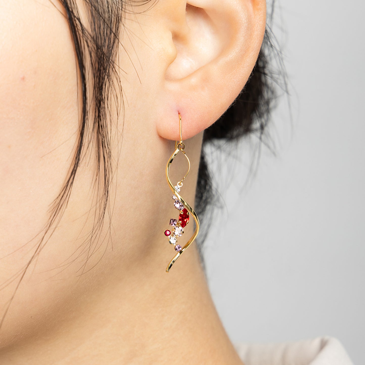 Preciosa Crystal アシンメトリーフックピアス