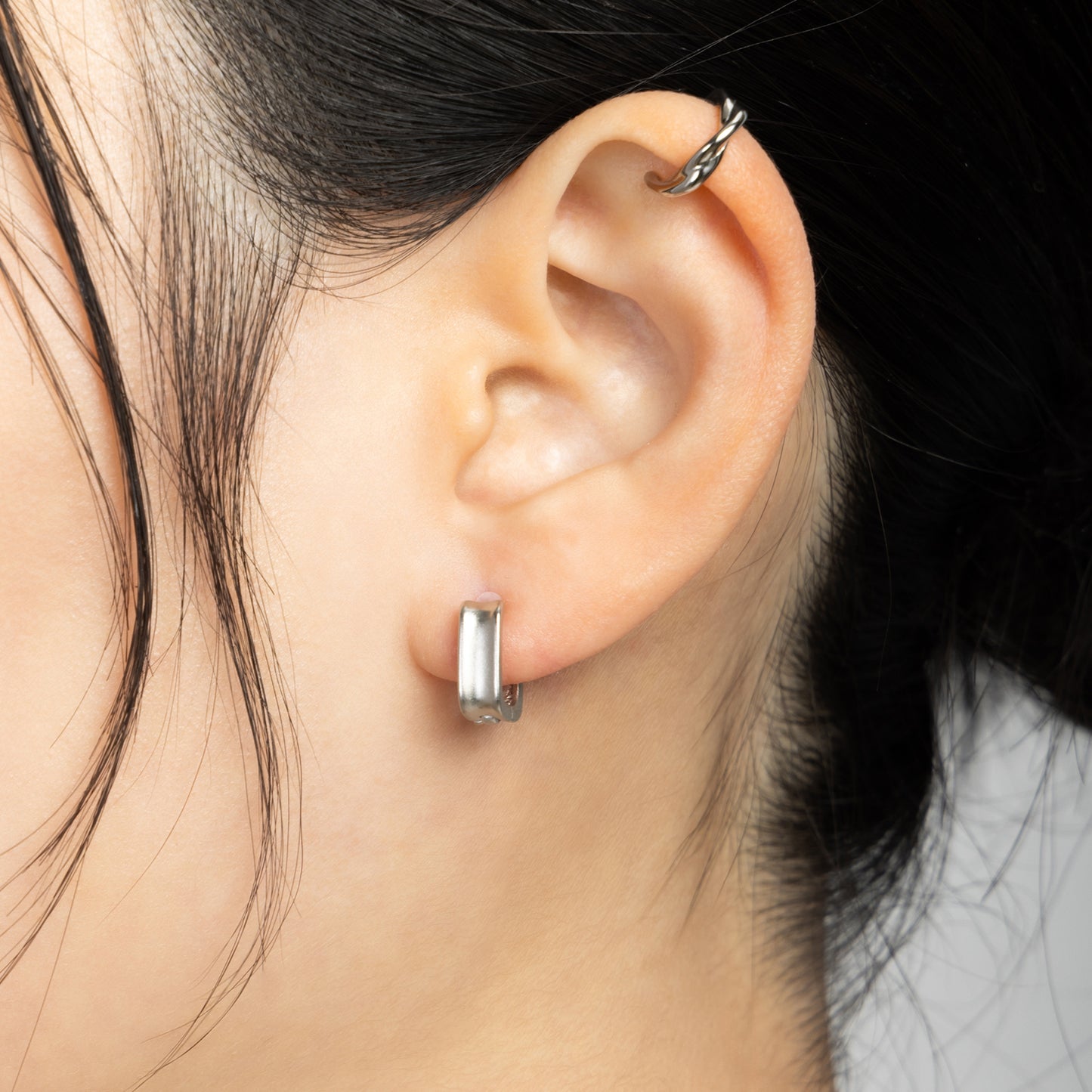 K18post スクエアフープピアス