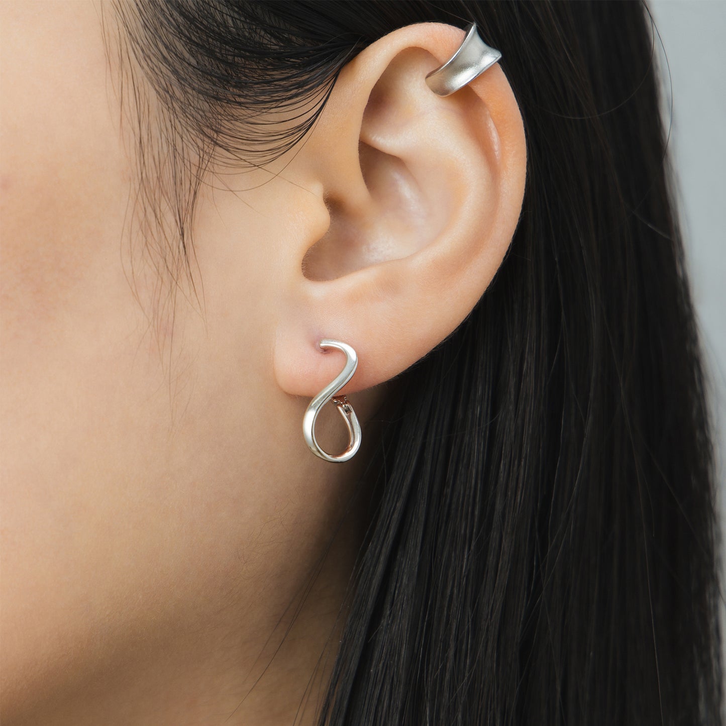 Pt900post ツイステッドフープピアス