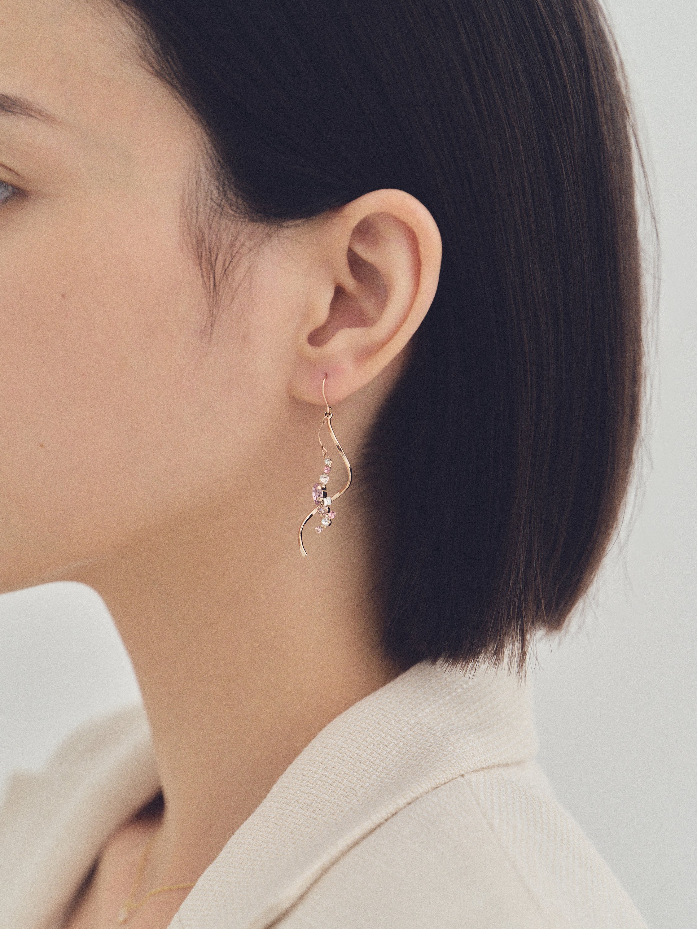 Preciosa Crystals アシンメトリーフックピアス