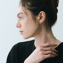 Pt900post ハーフラウンドパヴェピアス