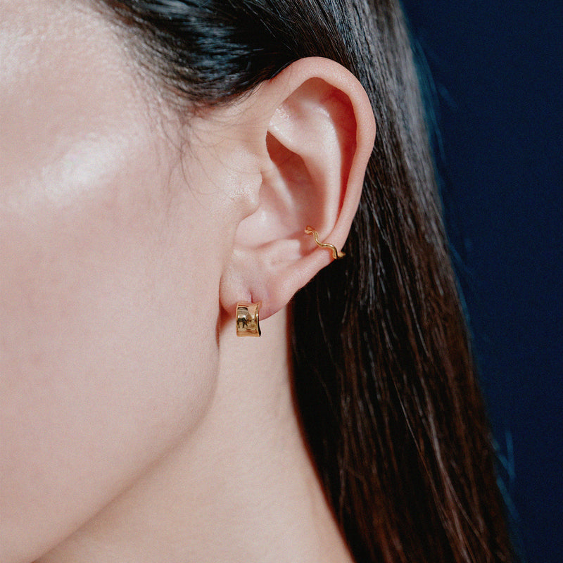 K18post ハーフラウンドピアス