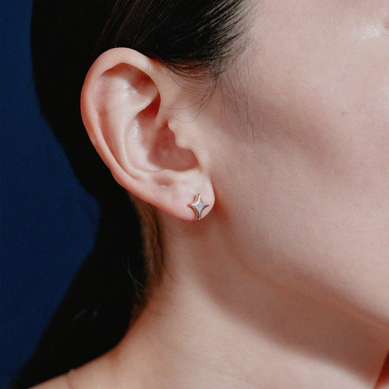 K18post トゥインクルピアス