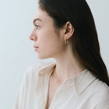 Pt900post オーバルフープピアス