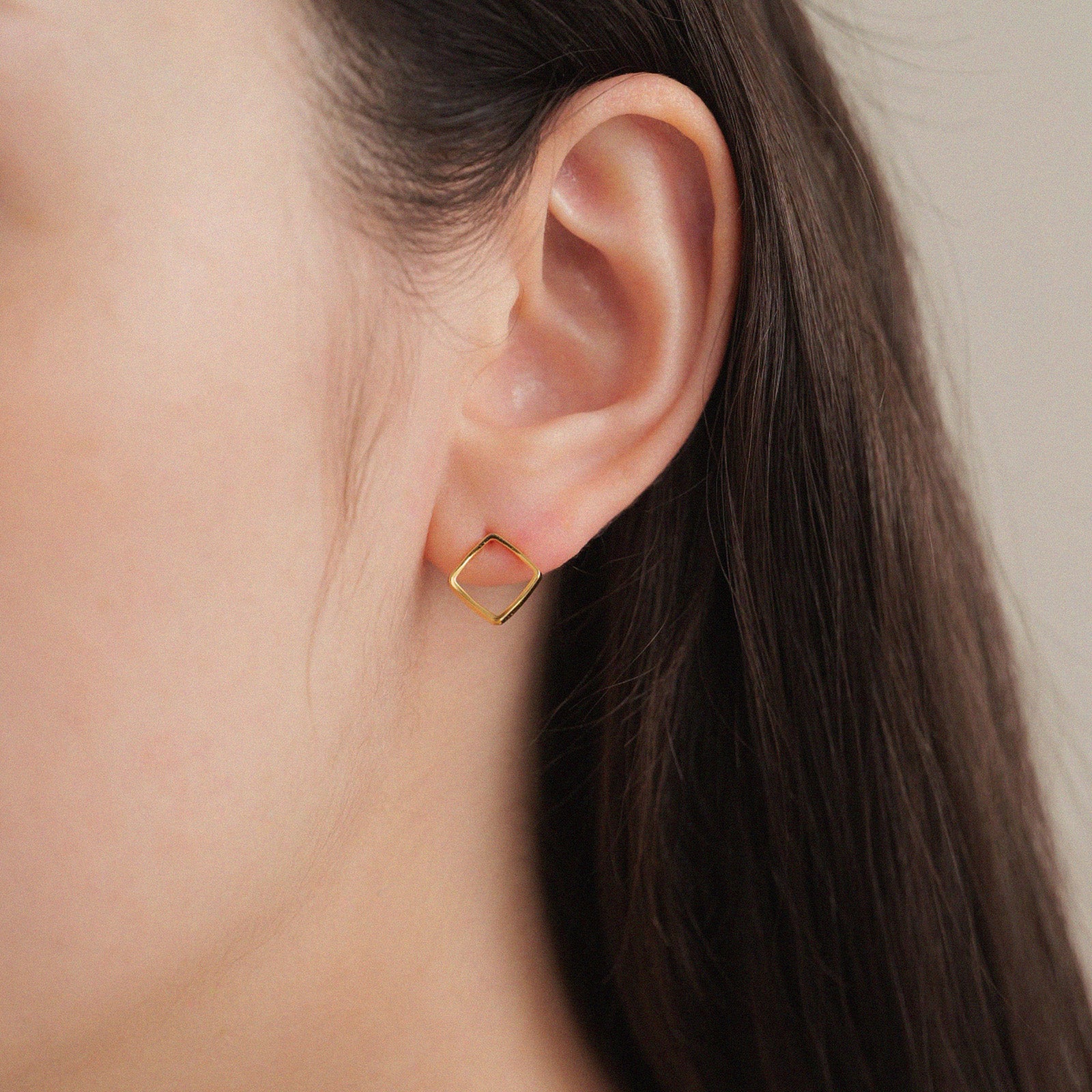 Pt900post スクエアフレームピアス