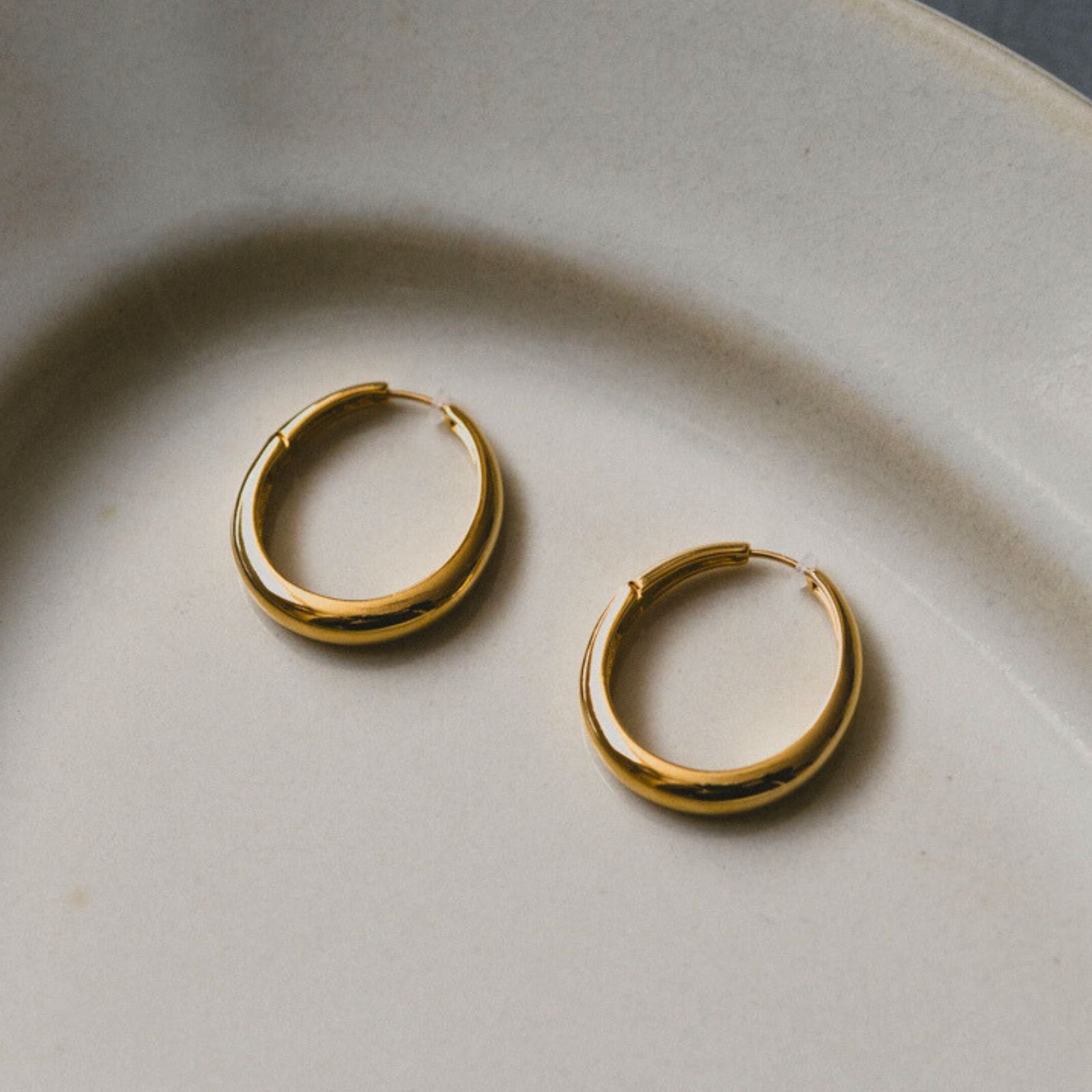 K18post  シンプルオーバルフープピアス