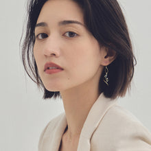 Preciosa Crystals アシンメトリーフックピアス