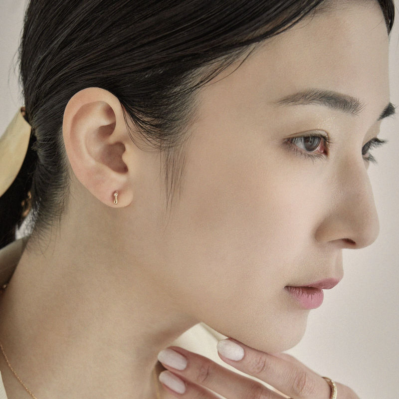 K18post プチティアドロップスタッドピアス