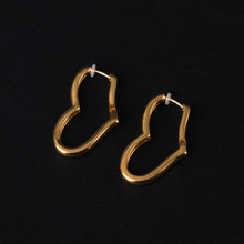 K18post   ハートシルエットフープピアス