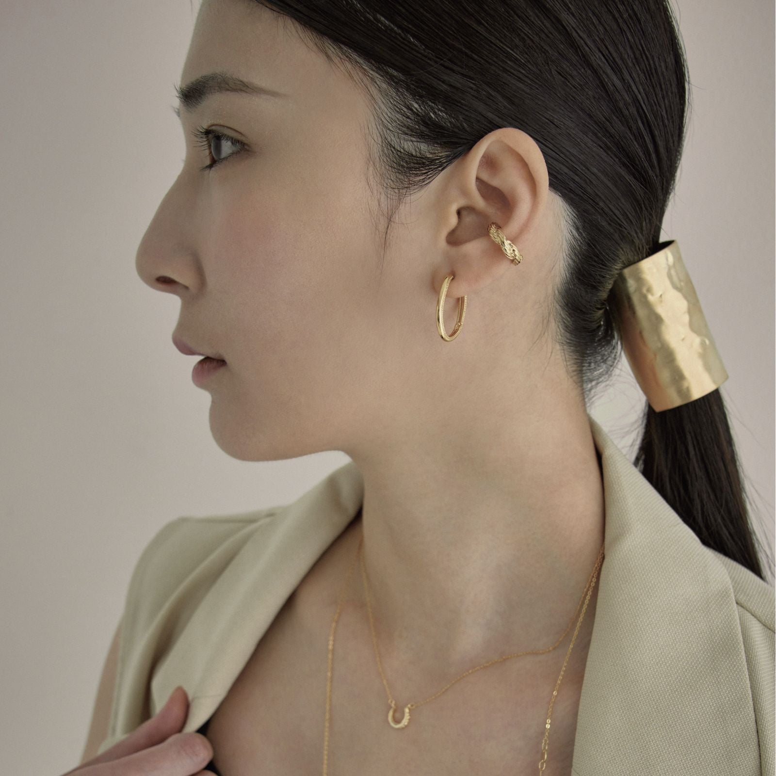 K18post   ドットラインオーバルフープピアス