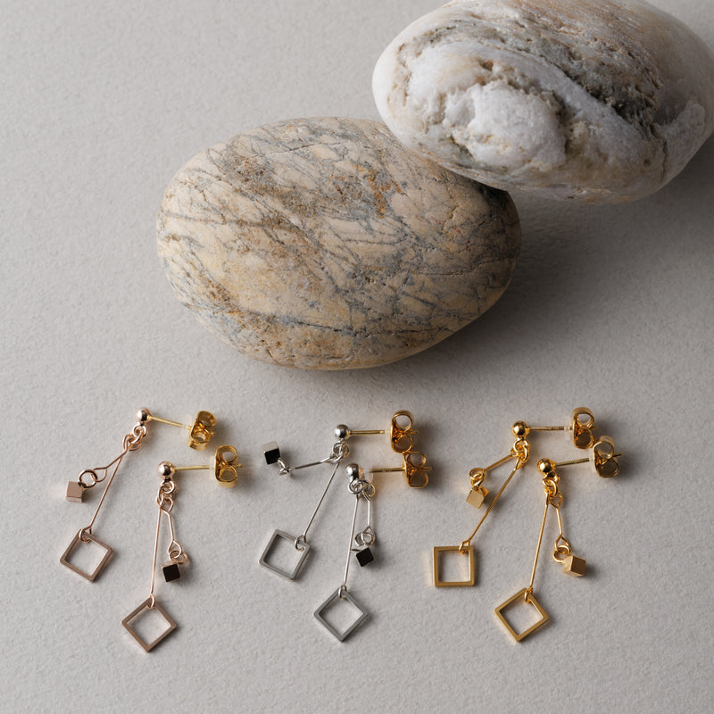 K18post スクエアフレーム＆キューブピアス