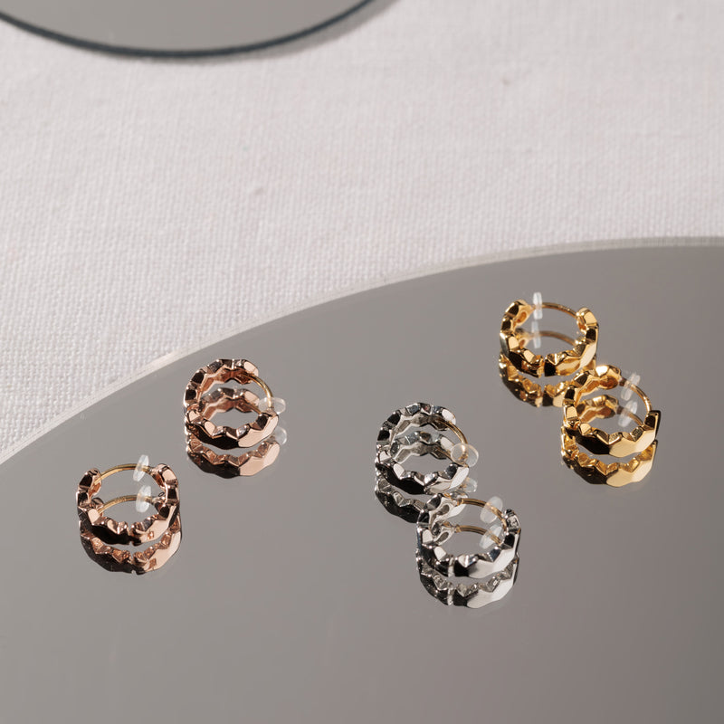 K18post ヘキサゴンラインフープピアス