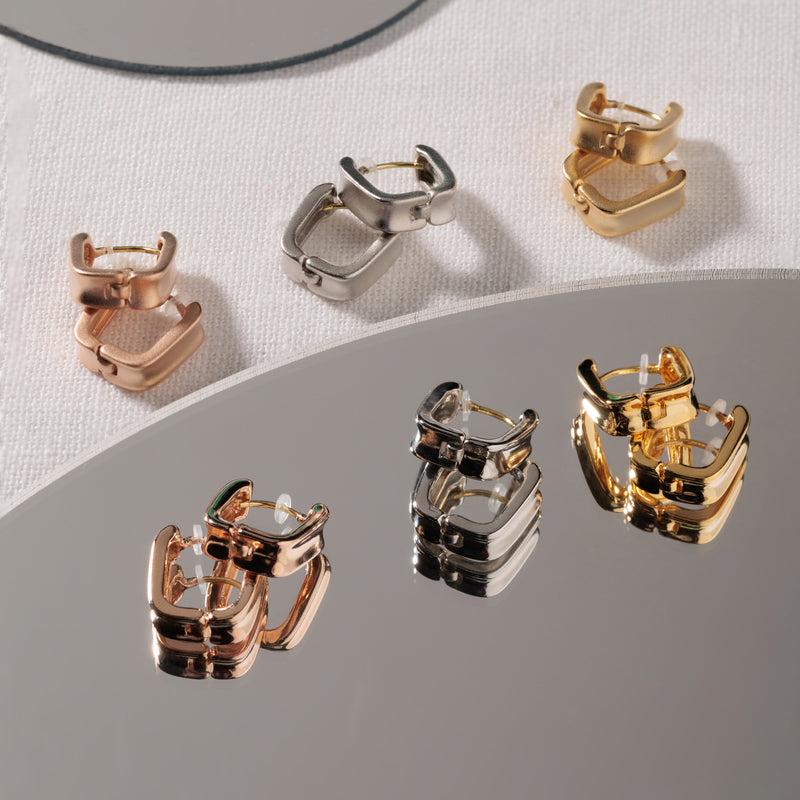 K18post スクエアフープピアス