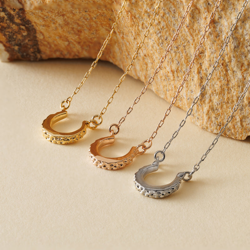 クラフトホースシューネックレス