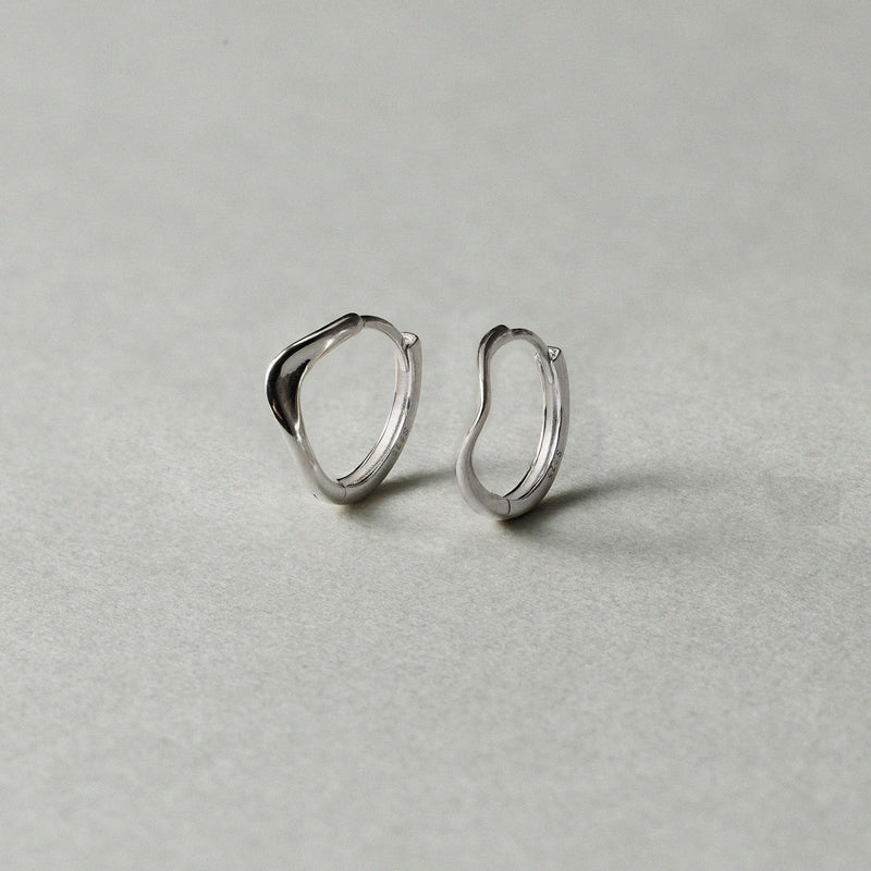 Silver925 アシンメトリーフープピアス