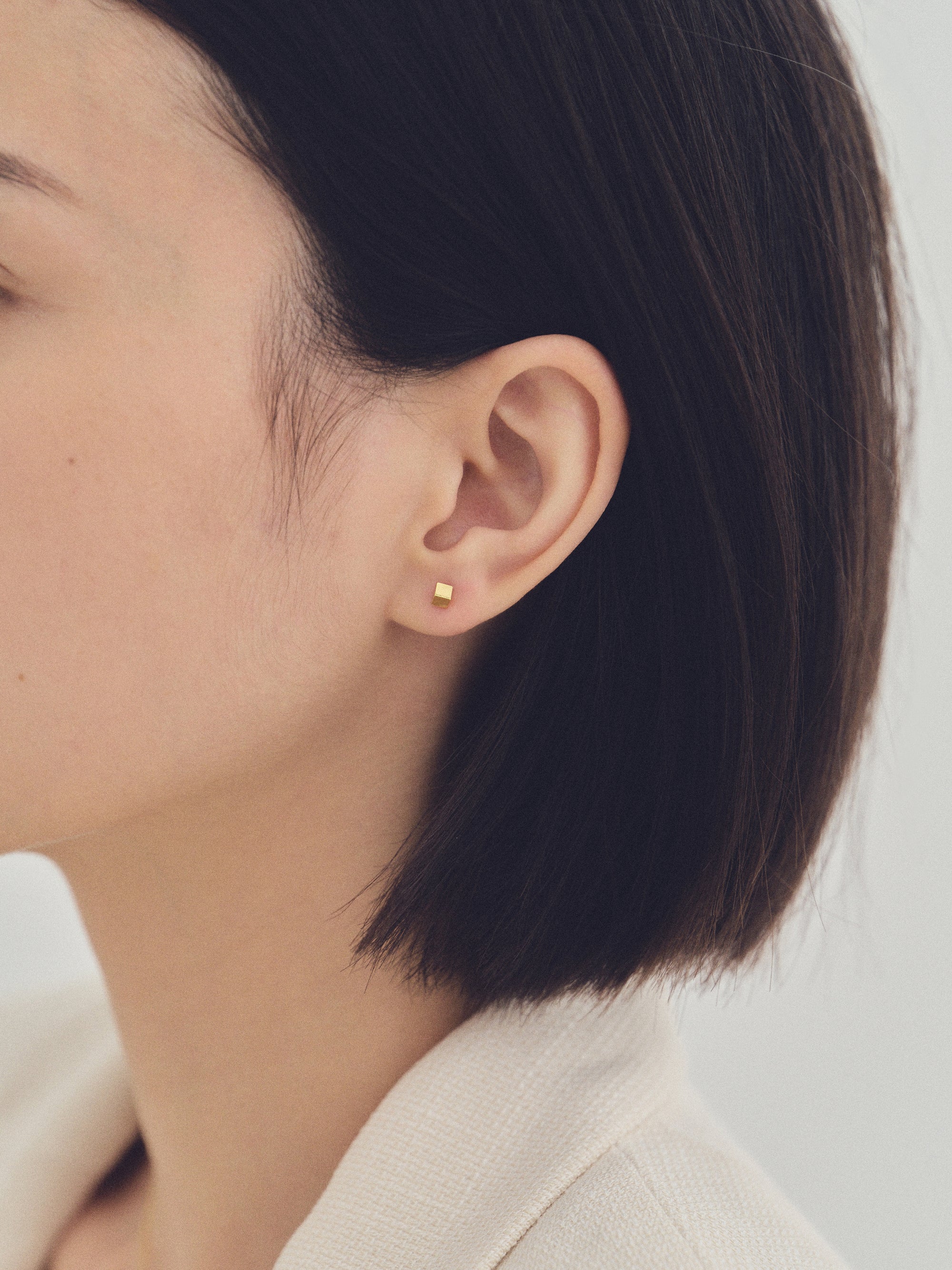 Pt900post キューブピアス 2サイズ