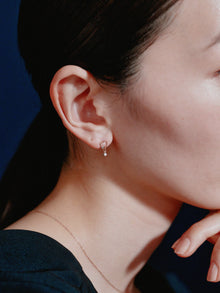 K18post オープンハート＆ビジューピアス