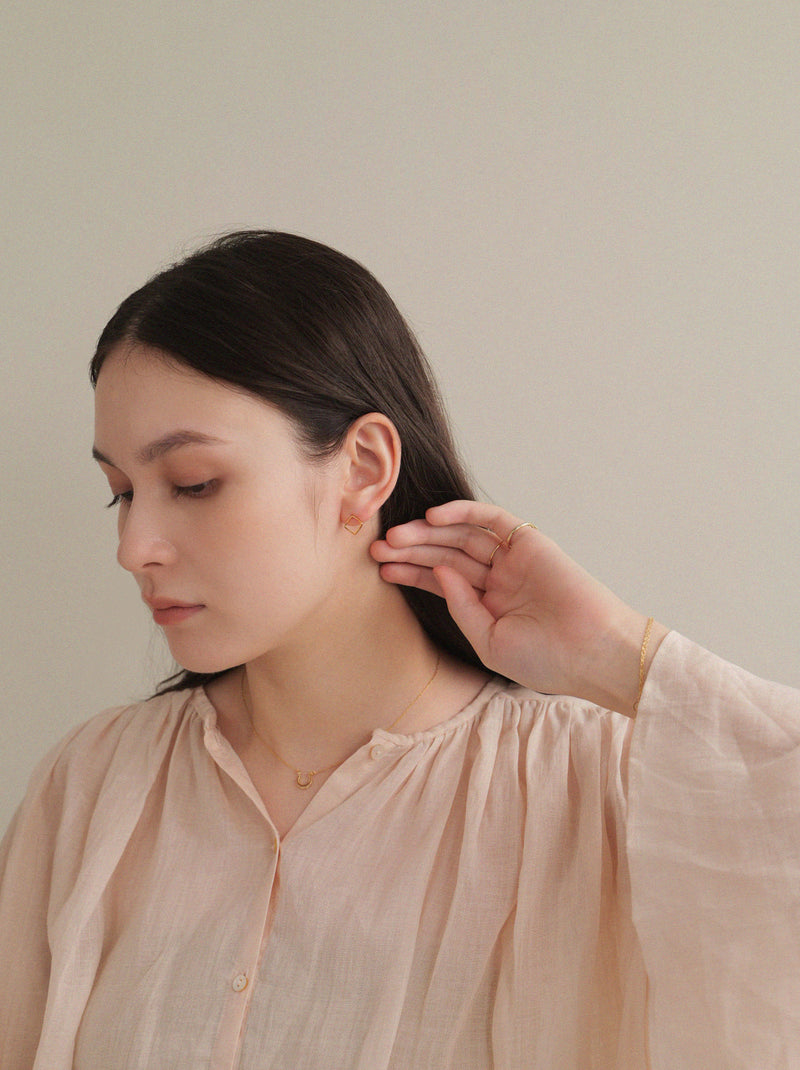 K18post スクエアフレームピアス