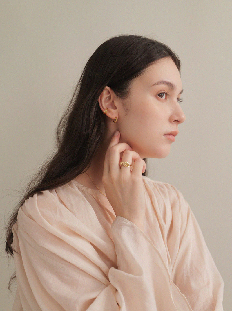 K18post テクスチャーフープピアス