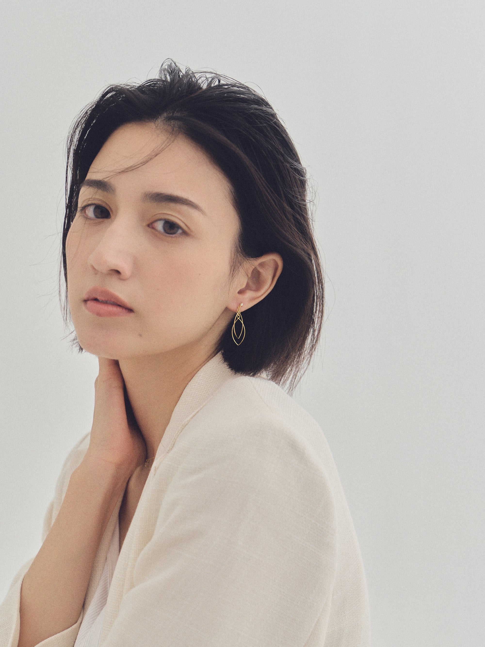 Pt900post マーキスフレームピアス