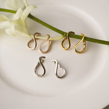 K18post ツイステッドフープピアス