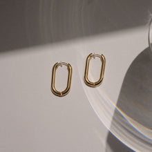 K18post オーバルラウンドフープピアス