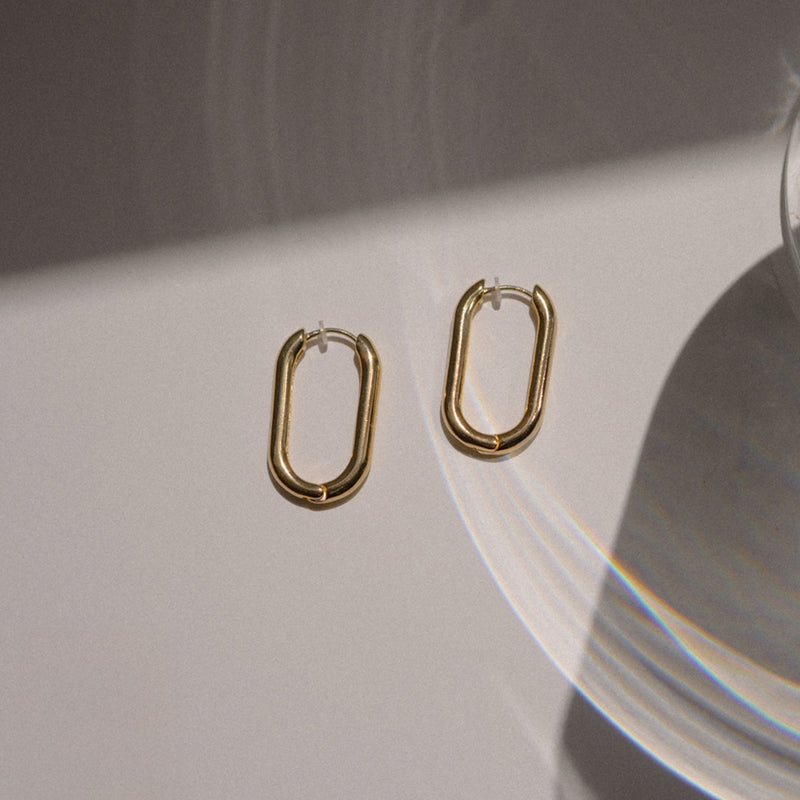 K18post オーバルラウンドフープピアス