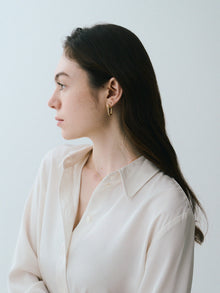 K18post オーバルラウンドフープピアス