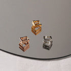 K18post スクエアフープピアス