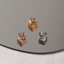 K18post スクエアフープピアス