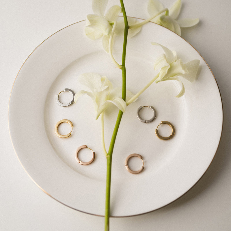 K18post フラットラウンドフープピアス