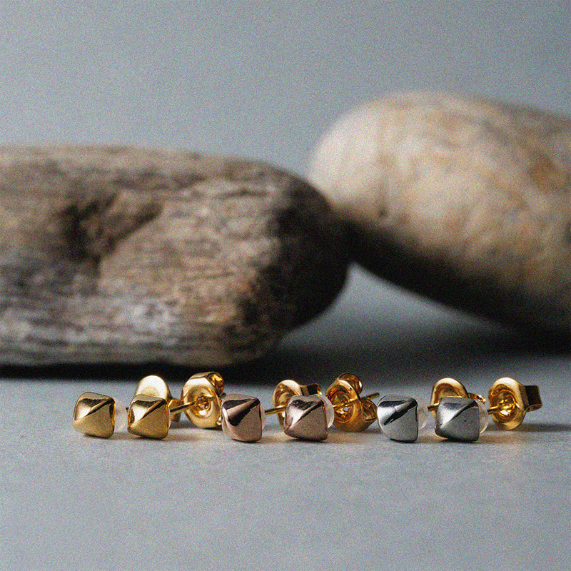 K18post スクエアピアス