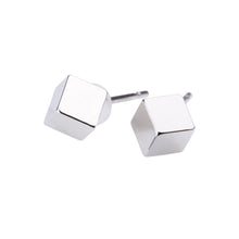 Pt900post キューブピアス 2サイズ