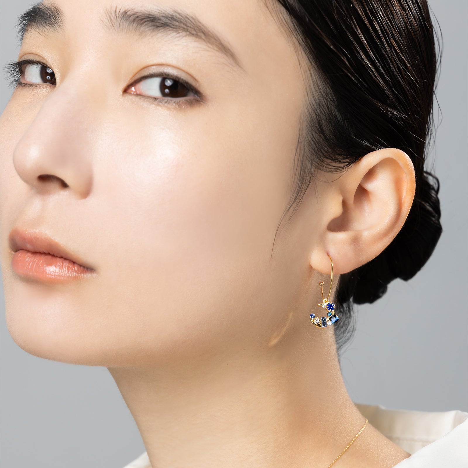 Preciosa Crystal クレセントフープピアス