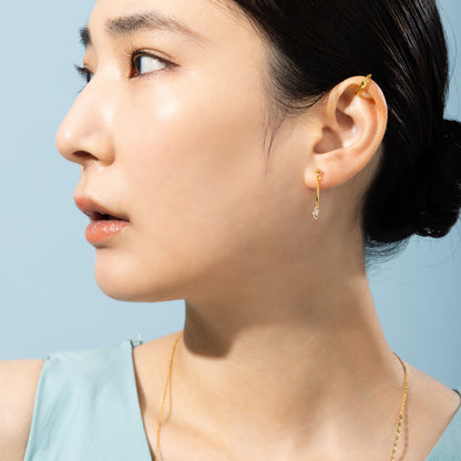 K18post メタリックバー＆ビジューピアス